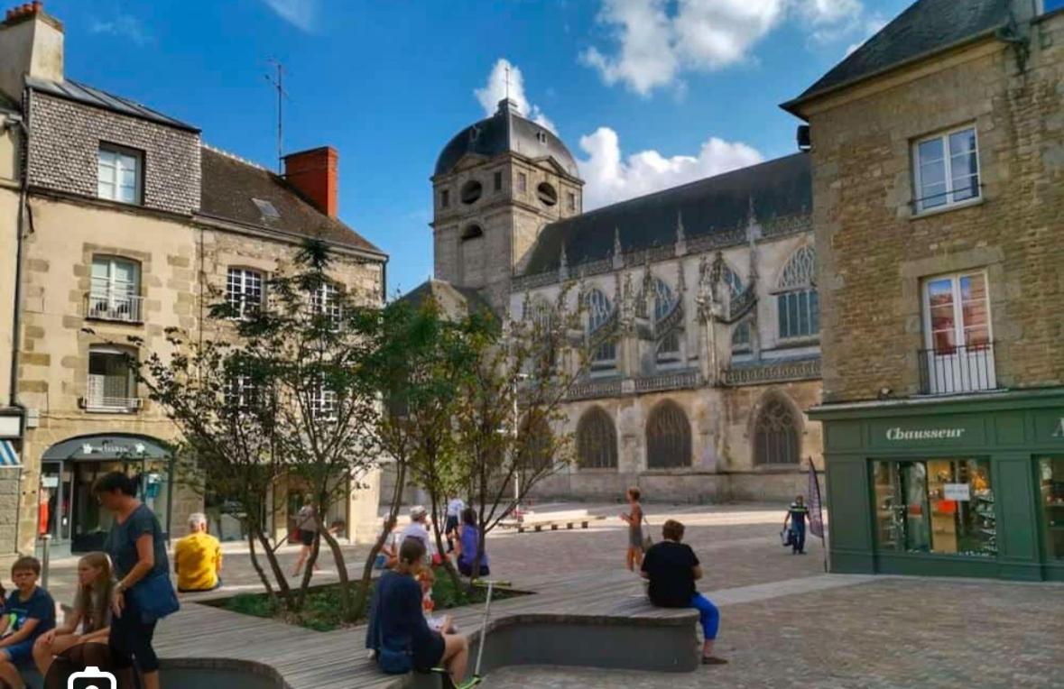 Hotel Les 3 P'Tites Pom'S Alençon Esterno foto